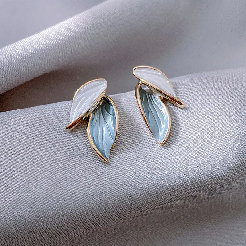 Willow Drops – Gold Leaf Earrings