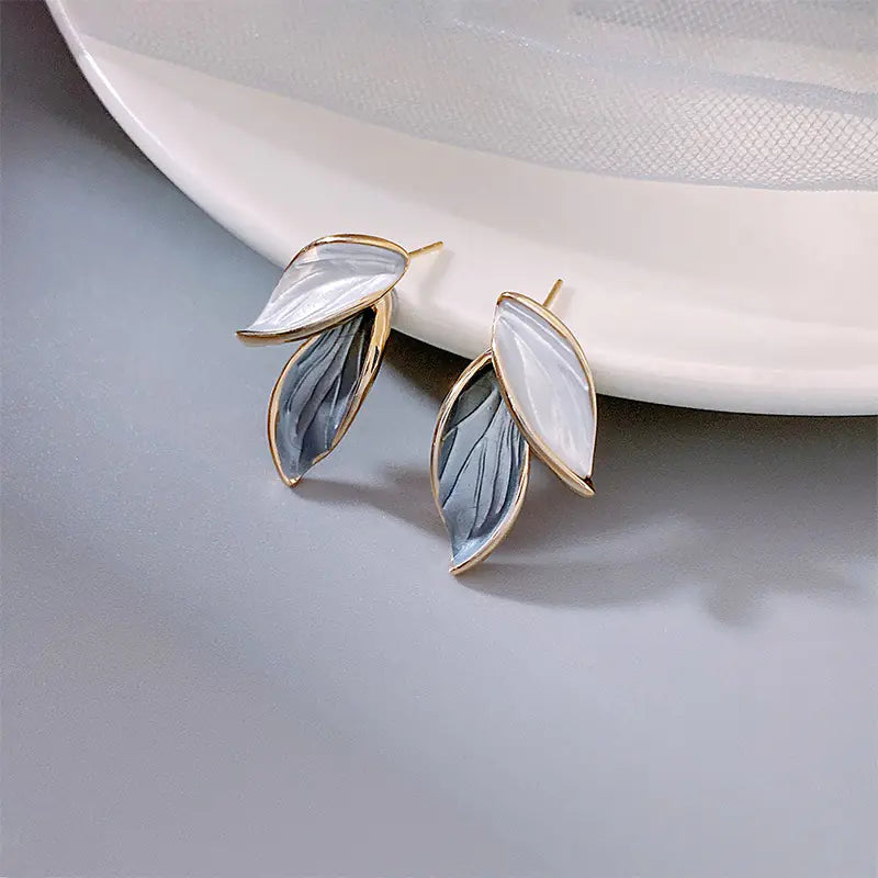 Willow Drops – Gold Leaf Earrings