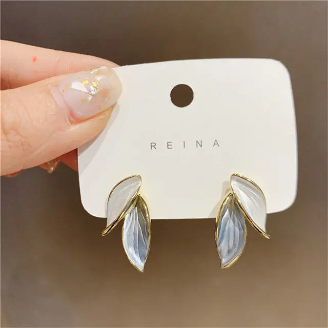 Willow Drops – Gold Leaf Earrings
