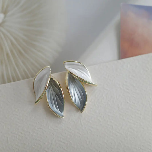 Willow Drops – Gold Leaf Earrings