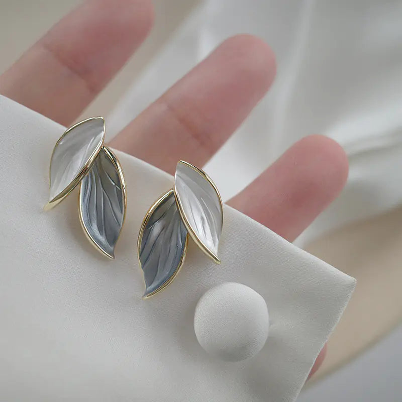 Willow Drops – Gold Leaf Earrings